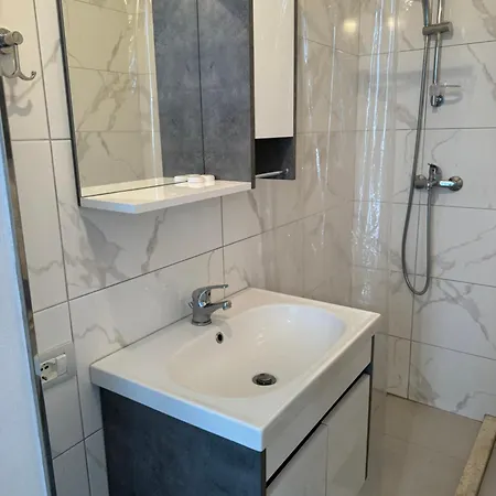 Appartement 1 *